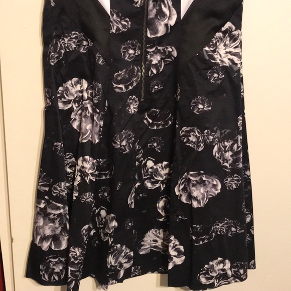 Great black and white flowered dress - Picture 6 of 6